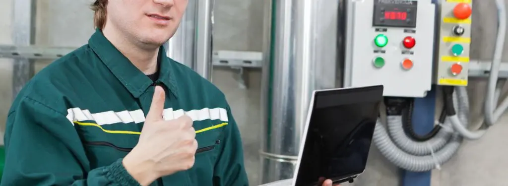 worker using an air quality monitoring software for their hvac system